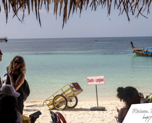 Die Immigration in Koh Lipe findet direkt am Strand statt.