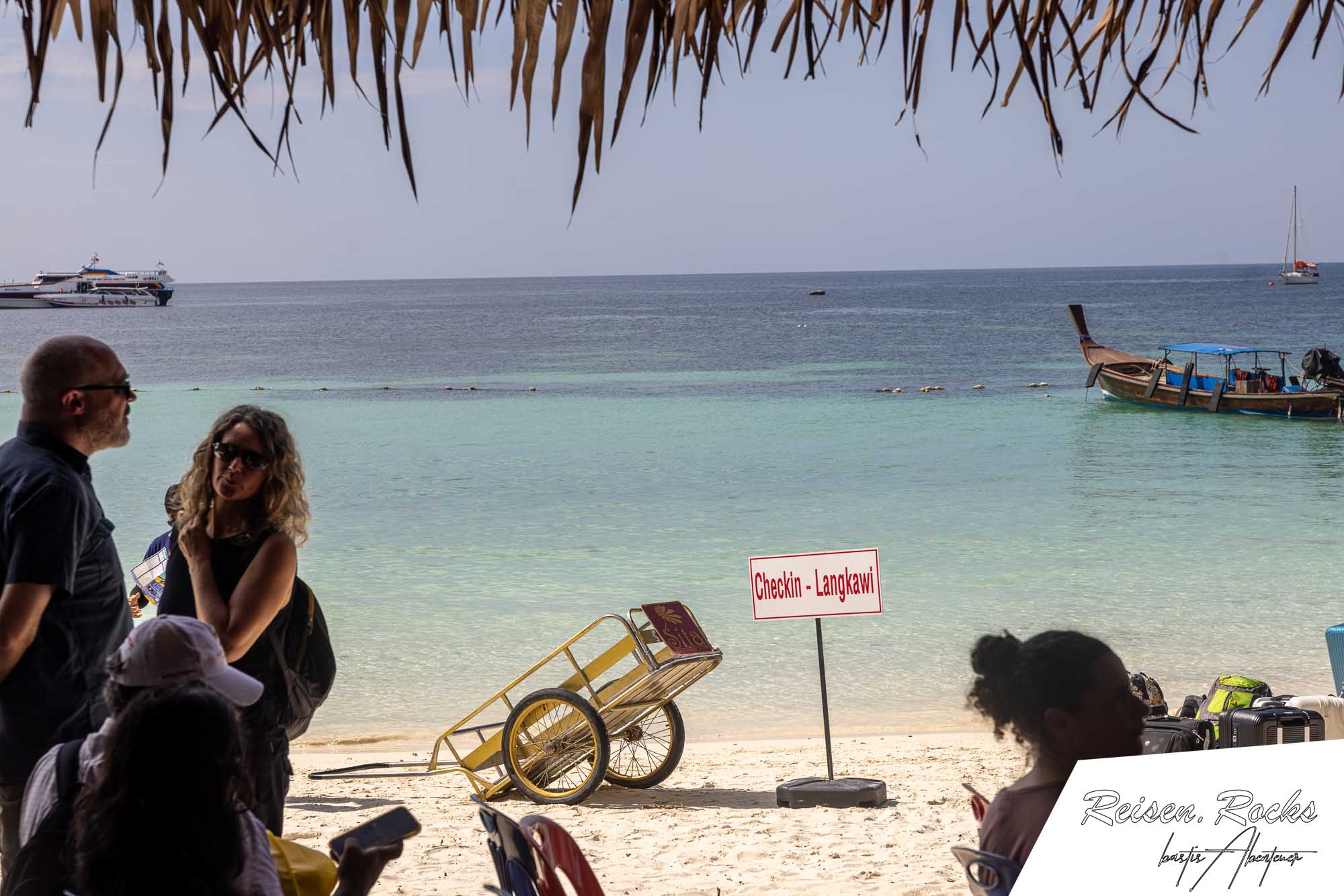 Die Immigration in Koh Lipe findet direkt am Strand statt.