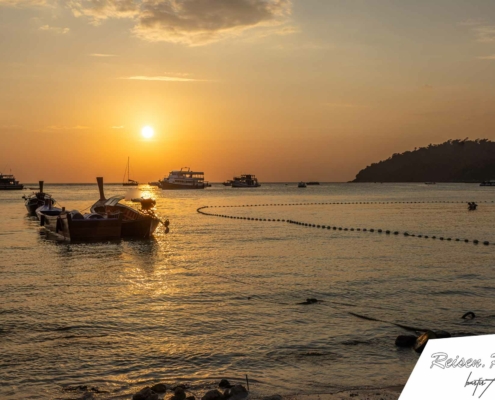 Auf Koh Lipe gibt es natürlich traumhafte Sonnenuntergänge, wie hier am Pattaya Beach.