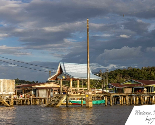 Kampong Ayer ist ein historisches Wasserdorf in Brunei und das größte Stelzendorf der Welt
