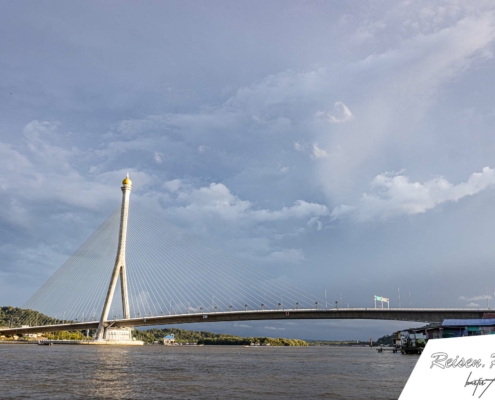 Blick auf die Jambatan Sungai Kebun Brücke