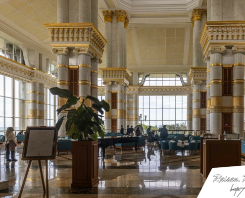 The empire ist eines der wenigen 7-Sterne-Hotels der Welt und liegt direkt neben dem Bukit Shahbandar Forest Recreation Park